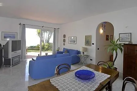 Ischia Sleeps 12 Pool Wifi 别墅 *