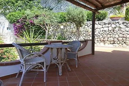 Ischia Sleeps 12 Pool Wifi 别墅