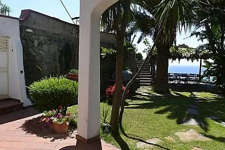 Ischia Sleeps 12 Pool Wifi 别墅
