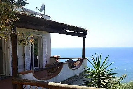 Ischia Sleeps 12 Pool Wifi *