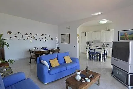 Ischia Sleeps 12 Pool Wifi 伊斯基亚