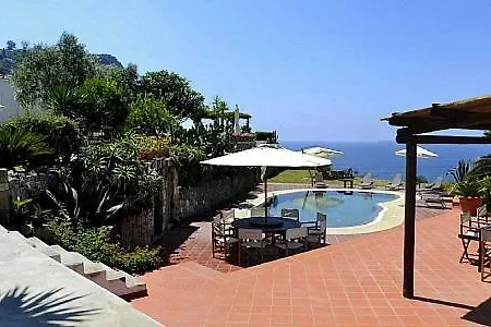 Ischia Sleeps 12 Pool Wifi 别墅