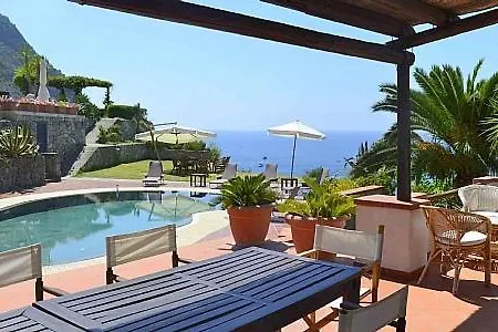 Ischia Sleeps 12 Pool Wifi