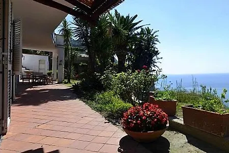 Ischia Sleeps 12 Pool Wifi *