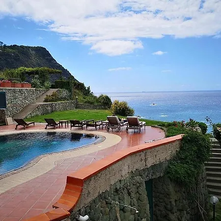 Ischia Sleeps 12 Pool Wifi 别墅